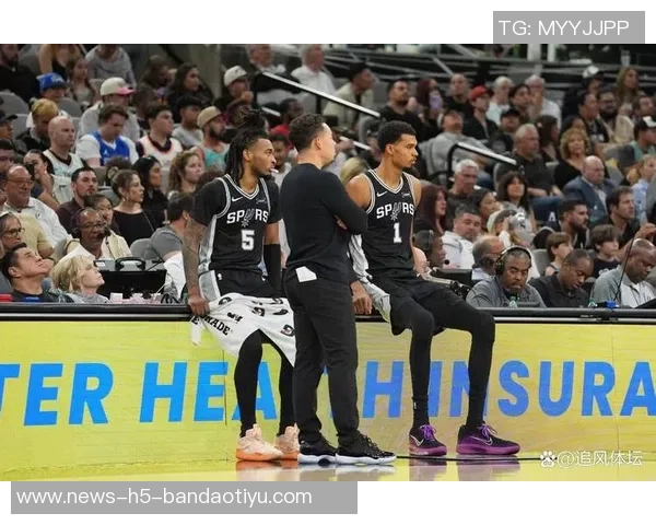 马刺战术失误致火箭进攻受限文班与卡斯尔联手防守显威力